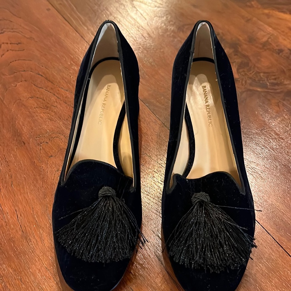 Banana Republic Women’s suede shoes